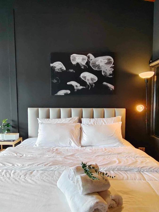 Mr Black & Ms White -Self Check In Accommodation Bangkok Exterior photo