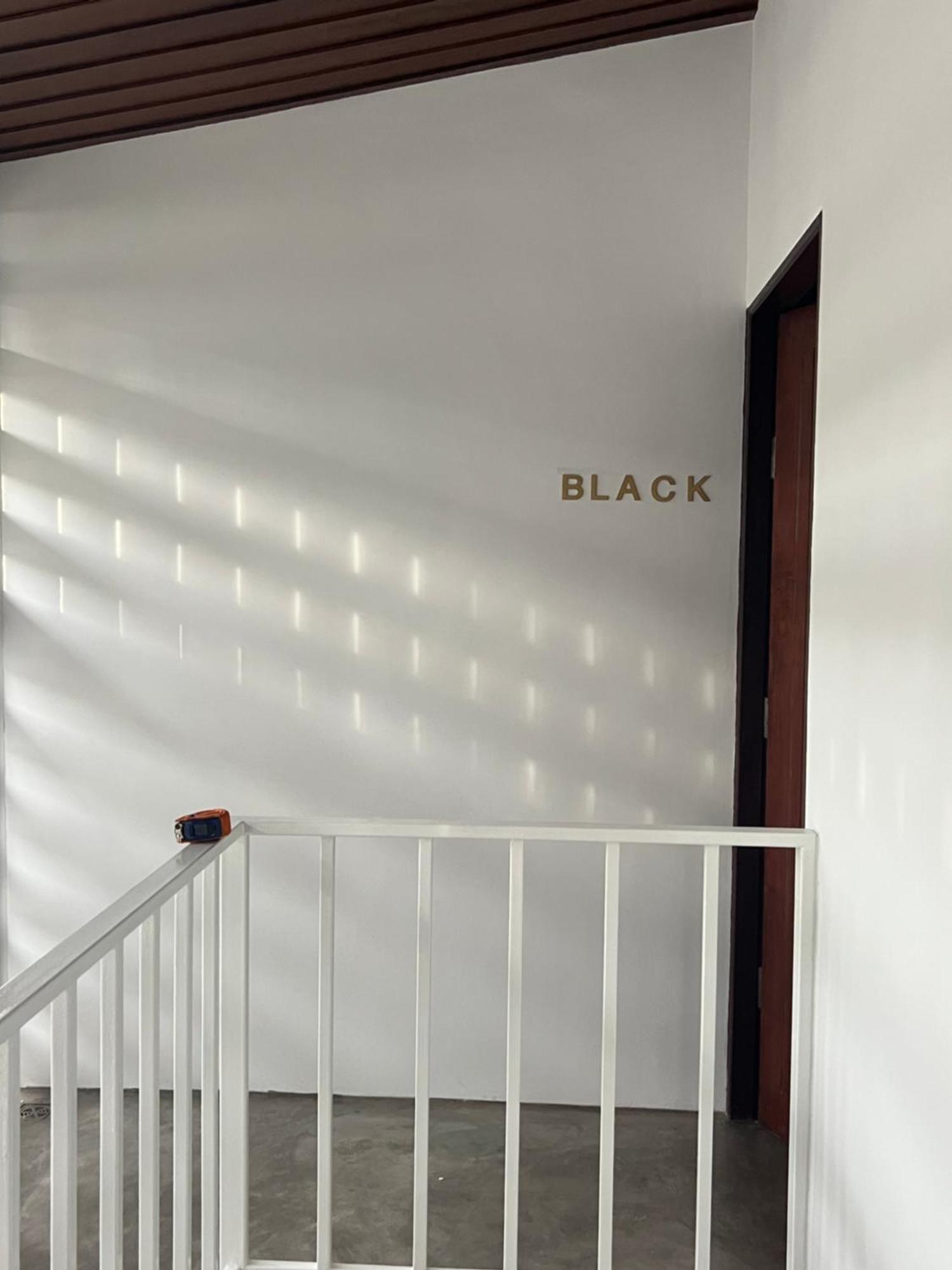 Mr Black & Ms White -Self Check In Accommodation Bangkok Exterior photo